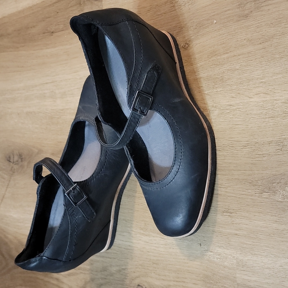 Earth black wedge Mary janes size 9